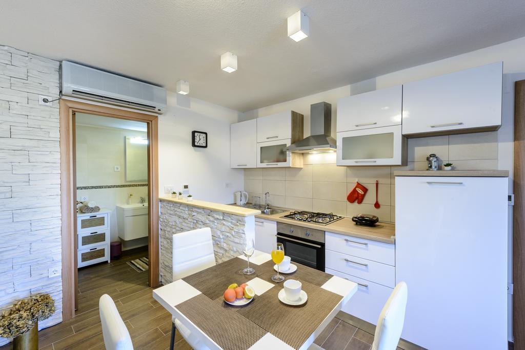 Apartment Mistral - Cosy Apartment With Sea View Molunat Dış mekan fotoğraf