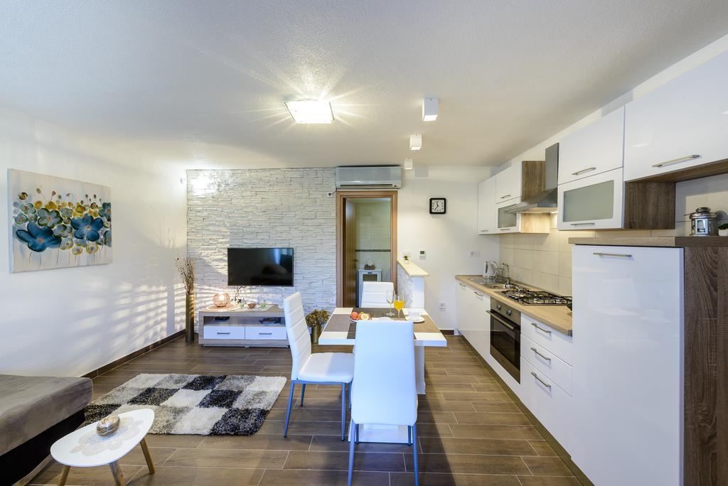 Apartment Mistral - Cosy Apartment With Sea View Molunat Dış mekan fotoğraf