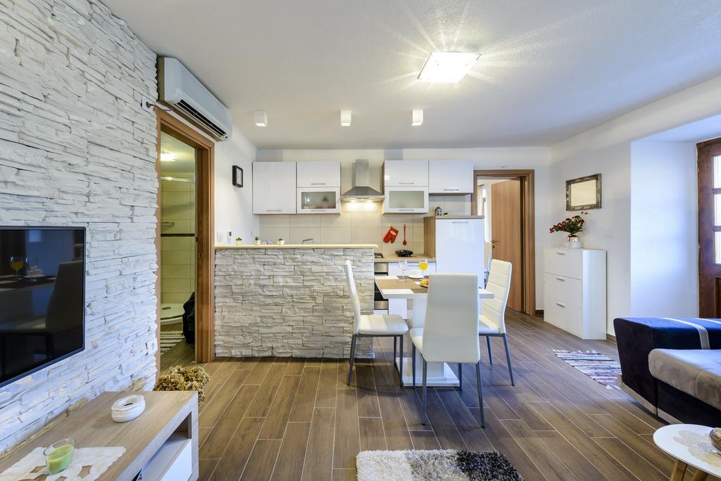 Apartment Mistral - Cosy Apartment With Sea View Molunat Dış mekan fotoğraf