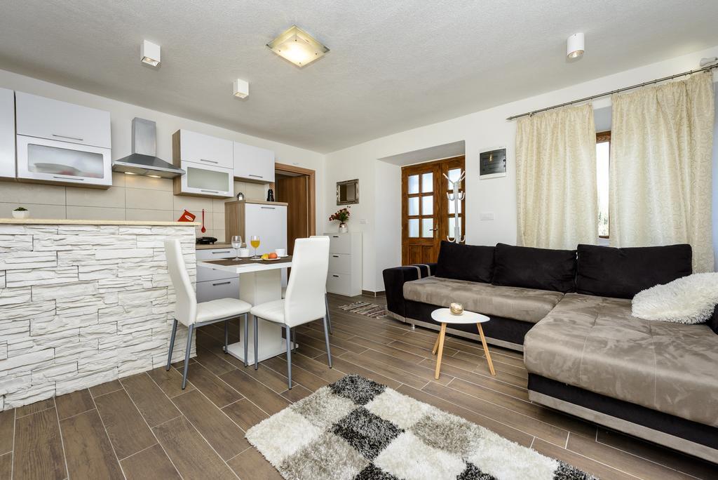 Apartment Mistral - Cosy Apartment With Sea View Molunat Dış mekan fotoğraf