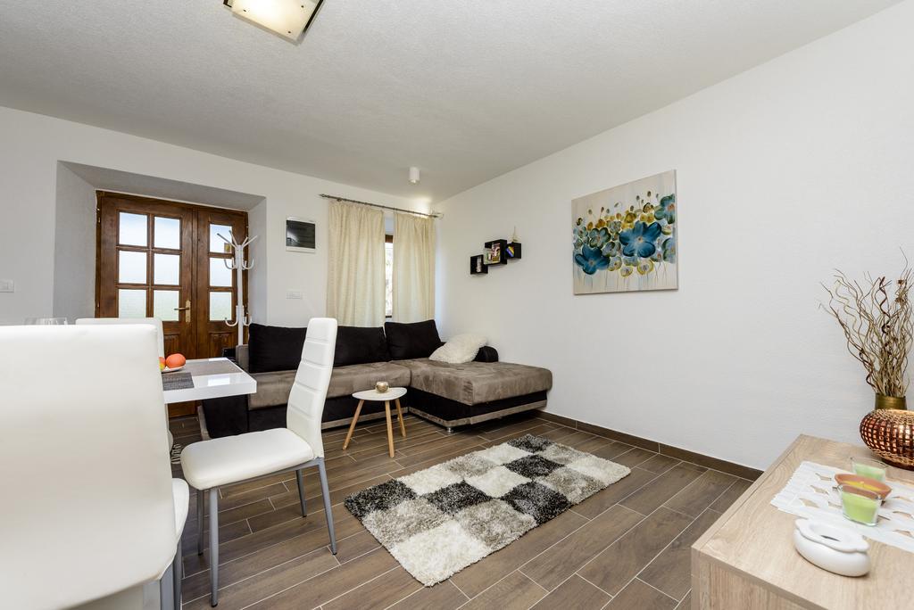 Apartment Mistral - Cosy Apartment With Sea View Molunat Dış mekan fotoğraf